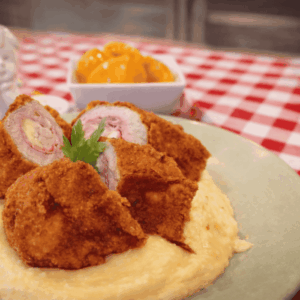 RG Konyhája Sajttal sonkával töltött rántott sertésszűz