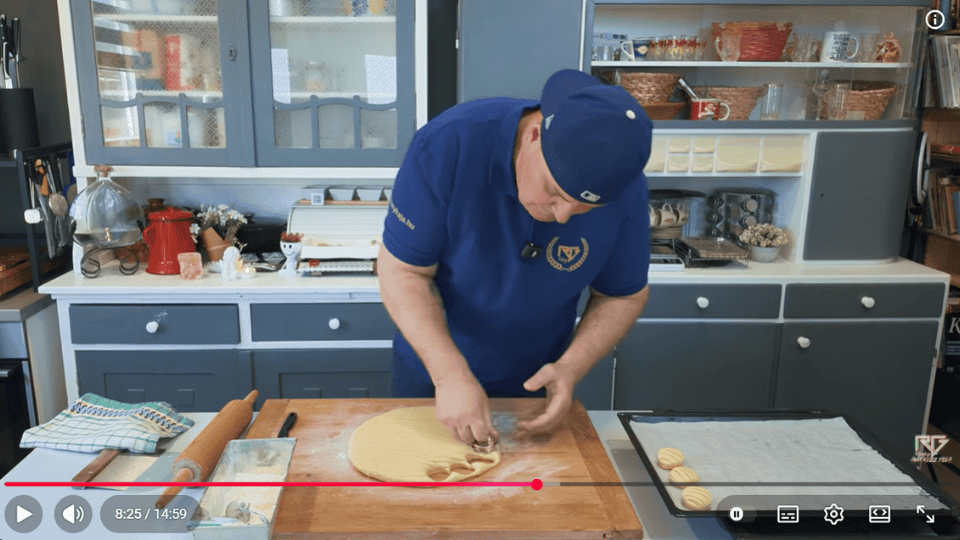 RG Konyhája Édes vajas pogácsa videó